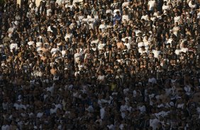 SP - CORINTHIANS/SP X ATLETICO PARANAENSE/PR - ESPORTES - Os jogadores durante partida válida pelo Segundo Turno do Campeonato Brasileiro de 2007, realizada no Pacaembu, na zona oeste de São Paulo, neste domingo a tarde