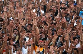 Campeonato brasileiro de 2003; estdio do morumbi; Corinthians 1 x 2 sao paulo; torcedora do Corinthians ;
foto:  daniel augusto jr. 
danieljr@uol. com. br