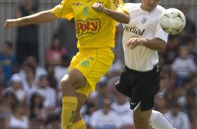 SP - CORINTHIANS X MIRASSOL - ESPORTES - Os jogadores Anderson Lobao e Alessandro(d), durante partida vlida pelo Campeonato Paulista 2008, primeiro turno, realizada no estdio do Morumbi, neste sbado a tarde