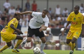 SP - CORINTHIANS X MIRASSOL - ESPORTES - Os jogadores Julio Cesar(e) Acosta e Jeferson(d), durante partida vlida pelo Campeonato Paulista 2008, primeiro turno, realizada no estdio do Morumbi, neste sbado a tarde