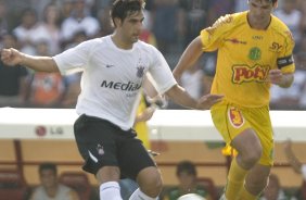 SP - CORINTHIANS X MIRASSOL - ESPORTES - Os jogadores Herrera e Andr Turatto(d), durante partida vlida pelo Campeonato Paulista 2008, primeiro turno, realizada no estdio do Morumbi, neste sbado a tarde