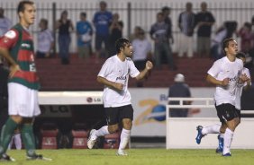 Campeonato Brasileiro de 2008, 1o. turno; Corinthians x Portuguesa; Na foto, o(s) jogador(es) Herrera(c) e Lulinha comemora gol do Corinthians durante a partida; estdio do Morumbi, zona sul de So Paulo