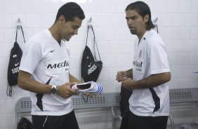 Campeonato Brasileiro de 2008, 1o. turno; Corinthians x Portuguesa; Na foto, o(s) jogador(es) Andr Santos e Bovio(d)a partida; estdio do Morumbi, zona sul de So Paulo