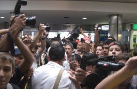 CORINTHIANS - TREINO - Chegada do time do Corinthians ao aeroporto da cidade de Campo Grande. O time se prepara para o jogo amistoso contra o Cene de Mato Grosso do Sul, amanh, dia 26/04, sbado, em Campo Grande