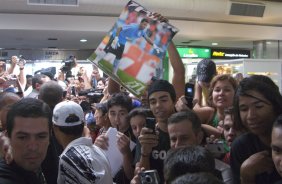 CORINTHIANS - TREINO - Chegada do time do Corinthians ao aeroporto da cidade de Campo Grande. O time se prepara para o jogo amistoso contra o Cene de Mato Grosso do Sul, amanhã, dia 26/04, sábado, em Campo Grande