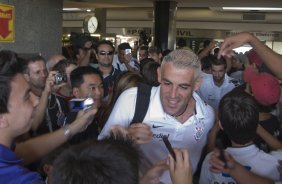 CORINTHIANS - TREINO - Chegada do time do Corinthians( na foto Finazzi) ao aeroporto da cidade de Campo Grande. O time se prepara para o jogo amistoso contra o Cene de Mato Grosso do Sul, amanhã, dia 26/04, sábado, em Campo Grande
