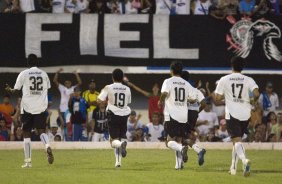 Comemoram primeiro gol do Corinthians feito por Lulinha(19), durante partida amistosa, realizada no estdio Moreno, em Campo Grande, Mato Grosso do Sul, neste sbado a tarde