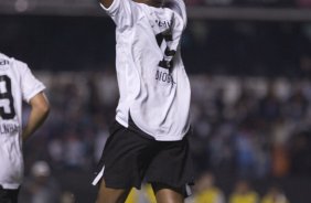 Diogo Rincon comemora segundo gol do Corinthians, durante partida vlida pela Copa do Brasil, jogo de volta, realizada no estdio do Morumbi, zona Sul de So Paulo, nesta quarta-feira a noite