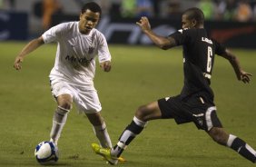 RJ - BOTAFOGO/RJ X CORINTHIANS/SP - ESPORTES - durante um lance da partida vlida pelas semi-finais da Copa do Brasil 2008, partida de ida, realizada no estdio Engenho/Joo Havelange, no Rio de Janeiro, nesta terca-feira a noite