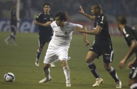 RJ - BOTAFOGO/RJ X CORINTHIANS/SP - ESPORTES - durante um lance da partida vlida pelas semi-finais da Copa do Brasil 2008, partida de ida, realizada no estdio Engenho/Joo Havelange, no Rio de Janeiro, nesta terca-feira a noite