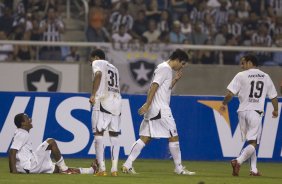 RJ - BOTAFOGO/RJ X CORINTHIANS/SP - ESPORTES - durante um lance da partida vlida pelas semi-finais da Copa do Brasil 2008, partida de ida, realizada no estdio Engenho/Joo Havelange, no Rio de Janeiro, nesta terca-feira a noite