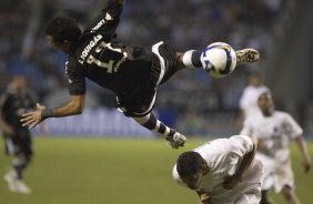 RJ - BOTAFOGO/RJ X CORINTHIANS/SP - ESPORTES - durante um lance da partida vlida pelas semi-finais da Copa do Brasil 2008, partida de ida, realizada no estdio Engenho/Joo Havelange, no Rio de Janeiro, nesta terca-feira a noite