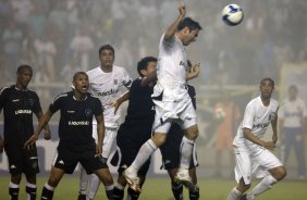 RJ - BOTAFOGO/RJ X CORINTHIANS/SP - ESPORTES - durante um lance da partida válida pelas semi-finais da Copa do Brasil 2008, partida de ida, realizada no estádio Engenhão/João Havelange, no Rio de Janeiro, nesta terca-feira a noite