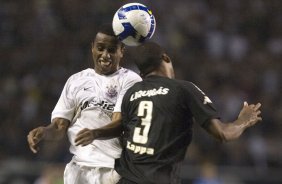 RJ - BOTAFOGO/RJ X CORINTHIANS/SP - ESPORTES - durante um lance da partida válida pelas semi-finais da Copa do Brasil 2008, partida de ida, realizada no estádio Engenhão/João Havelange, no Rio de Janeiro, nesta terca-feira a noite