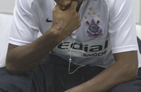 RJ - BOTAFOGO/RJ X CORINTHIANS/SP - ESPORTES - Fabinho nos vestiários antes da partida válida pelas semi-finais da Copa do Brasil 2008, partida de ida, realizada no estádio Engenhão/João Havelange, no Rio de Janeiro, nesta terca-feira a noite