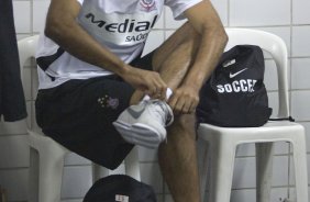 RJ - BOTAFOGO/RJ X CORINTHIANS/SP - ESPORTES - William nos vestirios antes da partida vlida pelas semi-finais da Copa do Brasil 2008, partida de ida, realizada no estdio Engenho/Joo Havelange, no Rio de Janeiro, nesta terca-feira a noite