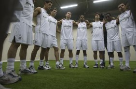 RJ - BOTAFOGO/RJ X CORINTHIANS/SP - ESPORTES - Aquecicmento nos vestiários antes da partida válida pelas semi-finais da Copa do Brasil 2008, partida de ida, realizada no estádio Engenhão/João Havelange, no Rio de Janeiro, nesta terca-feira a noite