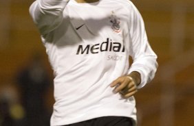 SP - CORINTHIANS/SP X FORTALEZA/CE- ESPORTES - Herrera comemora seu gol, o segundo do Corinthians na partida válida pelo Campeonato Brasileiro da Segunda Divisao 2008, realizada no estádio do Pacaembu, neste sábado a tarde