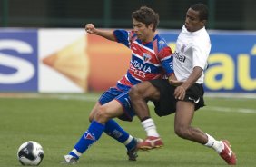 SP - CORINTHIANS/SP X FORTALEZA/CE- ESPORTES - Oswaldo e Carlos Alberto(d) na partida vlida pelo Campeonato Brasileiro da Segunda Divisao 2008, realizada no estdio do Pacaembu, neste sbado a tarde