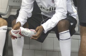 SP - CORINTHIANS/SP X SPORT/RECIFE- ESPORTES - Fabinho nos vestirios antes da primeira partida da deciso da Copa do Brasil 2008, realizada no estdio do Morumbi, nesta quarta-feira a noite