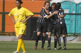 Campeonato Paulista de futebol feminino; Corinthians x Cotia Kurdana; Comemorao do quinto gol do Corinthians feito por Nildinha(c) durante partida realizada hoje, sbado a tarde no estdio do Pacaembu;