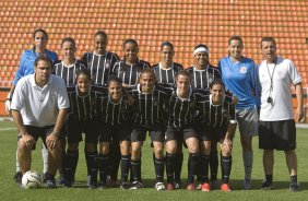 Campeonato Paulista de futebol feminino; Corinthians x Cotia Kurdana; Time posado do time de futebol feminino do Corinthians durante partida realizada hoje, sábado a tarde no estádio do Pacaembu;