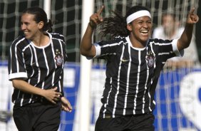 Campeonato Paulista de futebol feminino; Corinthians x Cotia Kurdana; Deva(d) comemora seu gol, o quarto do Corinthians durante partida realizada hoje, sbado a tarde no estdio do Pacaembu;