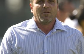 Campeonato Paulista de futebol feminino; Corinthians x Cotia Kurdana; Ademar Junior, técnico do time feminino de futebol do Corinthiansdurante partida realizada hoje, sábado a tarde no estádio do Pacaembu;