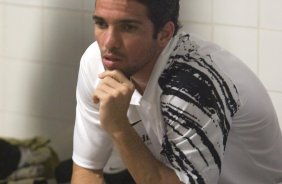 SP - PONTE PRETA/CAMPINAS X CORINTHIANS/SP - ESPORTES - Denis nos vestiários antes da partida válida pelo Campeonato Brasileiro da segunda divisão 2008, primeiro turno, realizada no estádio Moisés Lucarelli, em Campinas, interior de São Paulo, neste sábado a tarde
