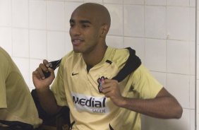 SP - PONTE PRETA/CAMPINAS X CORINTHIANS/SP - ESPORTES - Carlao nos vestiários antes da partida válida pelo Campeonato Brasileiro da segunda divisão 2008, primeiro turno, realizada no estádio Moisés Lucarelli, em Campinas, interior de São Paulo, neste sábado a tarde