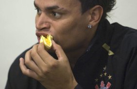 SP - BRAGANTINO/BRAGANCA PAULISTA X CORINTHIANS/SP - ESPORTES - nos vestiários antes da partida válida pelo Campeonato Brasileiro da segunda divisão 2008, primeiro turno, realizada no estádio Santa Cruz, em Ribeirão Preto, interior de São Paulo, nesta quarta-feira a noite