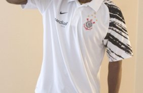 SP - BRAGANTINO/BRAGANCA PAULISTA X CORINTHIANS/SP - ESPORTES - Lima ensaia coreografia se fizer algum gol hoje a noite no hotel aonde o time esta concentrado, antes da partida válida pelo Campeonato Brasileiro da segunda divisão 2008, primeiro turno, realizada no estádio Santa Cruz, em Ribeirão Preto, interior de São Paulo, nesta quarta-feira a noite