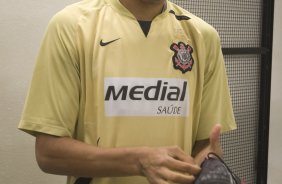SP - CORINTHIANS/SP X SAO CAETANO/SP - ESPORTES - Acosta nos vestiários antes da partida válida pelo Campeonato Brasileiro da segunda divisão 2008, primeiro turno, realizada no estádio do Pacaembu, zona oeste de São Paulo, neste sábado a tarde