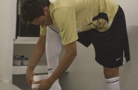 SP - CORINTHIANS/SP X SAO CAETANO/SP - ESPORTES - Fabio Ferreira nos vestiários antes da partida válida pelo Campeonato Brasileiro da segunda divisão 2008, primeiro turno, realizada no estádio do Pacaembu, zona oeste de São Paulo, neste sábado a tarde