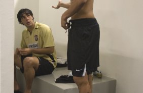 SP - CORINTHIANS/SP X SAO CAETANO/SP - ESPORTES - Herrera e Acosta nos vestiários antes da partida válida pelo Campeonato Brasileiro da segunda divisão 2008, primeiro turno, realizada no estádio do Pacaembu, zona oeste de São Paulo, neste sábado a tarde