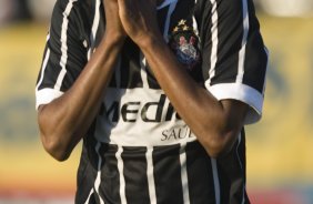 SP - SANTO ANDRE X CORINTHIANS - ESPORTES - durante partida válida pelo Campeonato Brasileiro da segunda divisão 2008, primeiro turno, realizada no estádio Bruno José Daniel, em Santo André, municipio de São Paulo, neste sábado a tarde
