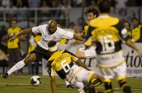 SP - CORINTHIANS/SP X CRICIUMA/SC - ESPORTES - durante partida vlida pelo Campeonato Brasileiro da segunda diviso 2008, primeiro turno, realizada no estdio do Pacaembu, zona oeste da cidade, neste sbado a tarde