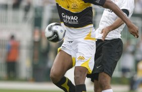 SP - CORINTHIANS/SP X CRICIUMA/SC - ESPORTES - durante partida vlida pelo Campeonato Brasileiro da segunda diviso 2008, primeiro turno, realizada no estdio do Pacaembu, zona oeste da cidade, neste sbado a tarde