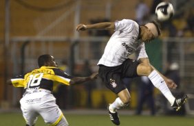 SP - CORINTHIANS/SP X CRICIUMA/SC - ESPORTES - durante partida vlida pelo Campeonato Brasileiro da segunda diviso 2008, primeiro turno, realizada no estdio do Pacaembu, zona oeste da cidade, neste sbado a tarde