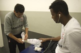 SP - CORINTHIANS/SP X CRICIUMA/SC - ESPORTES - nos vestiários antes da partida válida pelo Campeonato Brasileiro da segunda divisão 2008, primeiro turno, realizada no estádio do Pacaembu, zona oeste da cidade, neste sábado a tarde