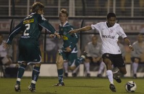 SP - CORINTHIANS/SP X JUVENTUDE/RS - ESPORTES - durante partida válida pelo Campeonato Brasileiro da segunda divisão 2008, primeiro turno, realizada no estádio do Pacaembu, zona oeste da cidade, nesta terca-feira a noite