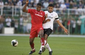 SC - AVAI/SC X CORINTHIANS/SP - ESPORTES - durante partida vlida pelo Campeonato Brasileiro da segunda diviso 2008, primeiro turno, realizada no estdio da Ressacada em Florianopolis, nesta terca-feira a noite