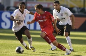 SC - AVAI/SC X CORINTHIANS/SP - ESPORTES - durante partida vlida pelo Campeonato Brasileiro da segunda diviso 2008, primeiro turno, realizada no estdio da Ressacada em Florianopolis, nesta terca-feira a noite