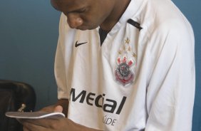 PR - MARILIA/SP X CORINTHIANS/SP - ESPORTES - nos vestiários antes da partida válida pelo returno do Campeonato Brasileiro da segunda divisão de 2008, realizada no estádio do Café, na cidade de Londrina, neste sábado a tarde