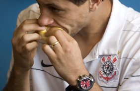 PR - MARILIA/SP X CORINTHIANS/SP - ESPORTES - nos vestiários antes da partida válida pelo returno do Campeonato Brasileiro da segunda divisão de 2008, realizada no estádio do Café, na cidade de Londrina, neste sábado a tarde