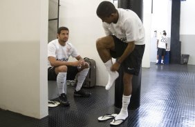 SP- CORINTHIANS/SP X SANTO ANDRE/SP - ESPORTES - nos vestiários antes da partida válida pelo returno do Campeonato Brasileiro da segunda divisão de 2008, realizada no estádio do Pacaembu, zona oeste da cidade, neste sábado a tarde