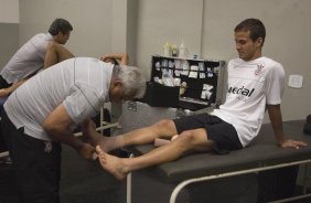 SP- CORINTHIANS/SP X SANTO ANDRE/SP - ESPORTES - nos vestiários antes da partida válida pelo returno do Campeonato Brasileiro da segunda divisão de 2008, realizada no estádio do Pacaembu, zona oeste da cidade, neste sábado a tarde