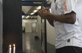 SP- CORINTHIANS/SP X SANTO ANDRE/SP - ESPORTES - nos vestiários antes da partida válida pelo returno do Campeonato Brasileiro da segunda divisão de 2008, realizada no estádio do Pacaembu, zona oeste da cidade, neste sábado a tarde