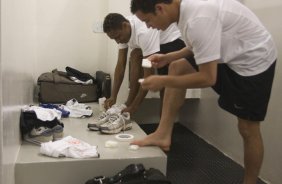 SP- CORINTHIANS/SP X SANTO ANDRE/SP - ESPORTES - nos vestiários antes da partida válida pelo returno do Campeonato Brasileiro da segunda divisão de 2008, realizada no estádio do Pacaembu, zona oeste da cidade, neste sábado a tarde