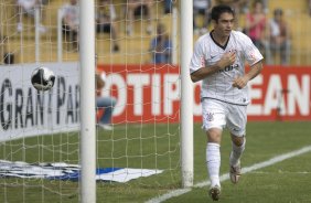 SC - CRICIUMA/SC X CORINTHIANS/SP - ESPORTES - durante jogo vlido pelo returno do Campeonato Brasileiro Serie B, realizado no estdio Heriberto Hulse, na cidade de Criciuma em Santa Catarina, neste sbado a tarde